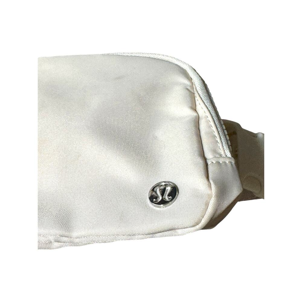 Lululemon Everywhere Belt Bag 1L White Opal - Picture 9 of 16